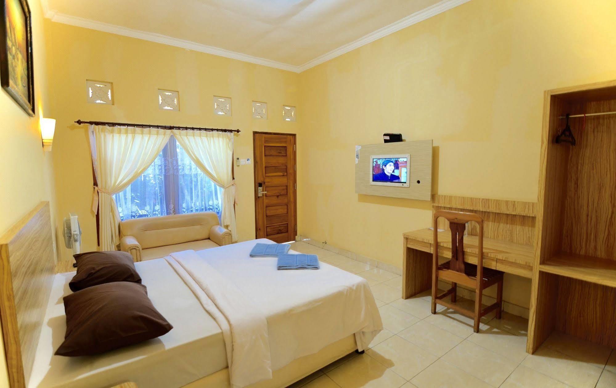 Transit Inn Senggigi Мангсит Экстерьер фото